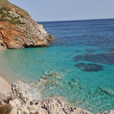 J M Villa Al Mare Con Veduta Spettacolare Шака Екстериор снимка