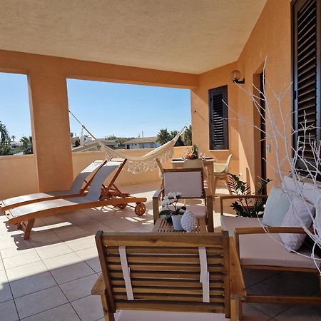 J M Villa Al Mare Con Veduta Spettacolare Шака Екстериор снимка