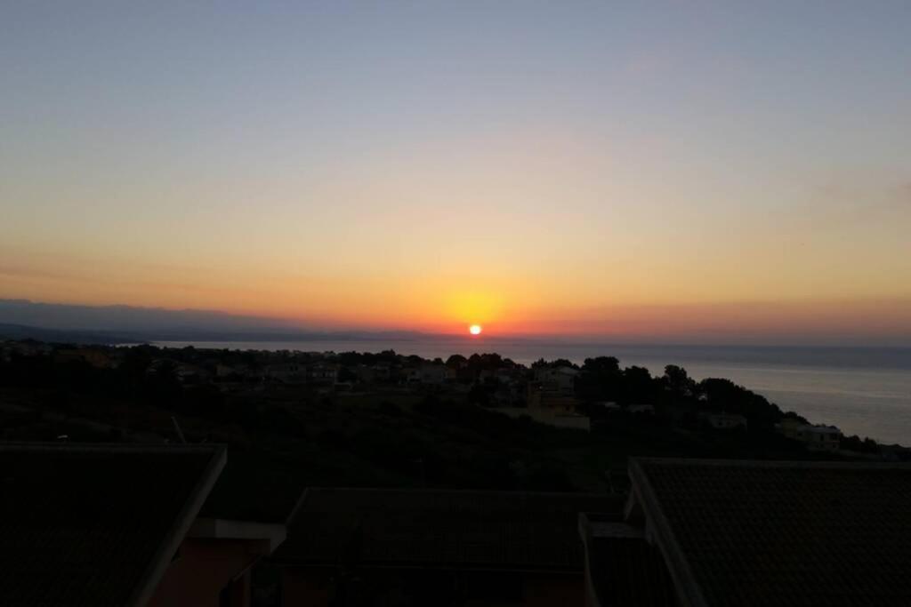 J M Villa Al Mare Con Veduta Spettacolare Шака Екстериор снимка