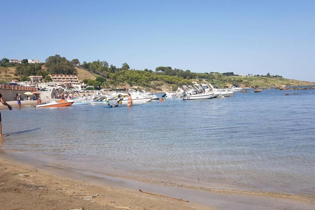 J M Villa Al Mare Con Veduta Spettacolare Шака Екстериор снимка