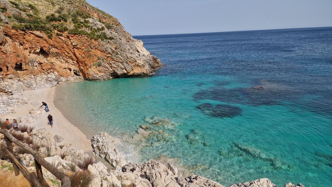 J M Villa Al Mare Con Veduta Spettacolare Шака Екстериор снимка