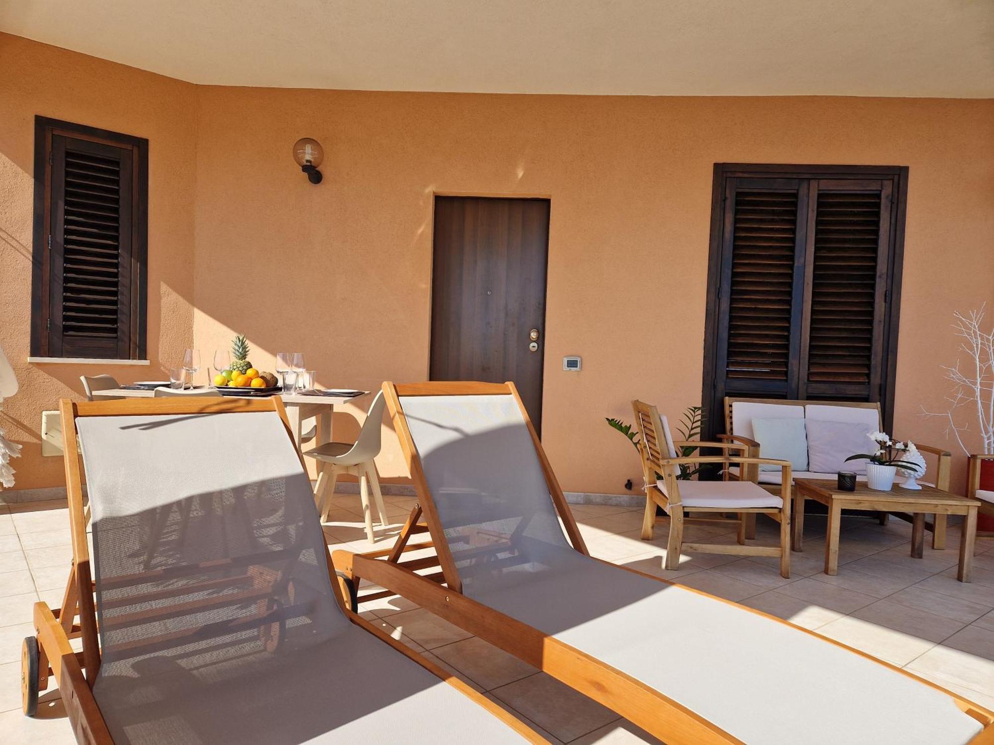 J M Villa Al Mare Con Veduta Spettacolare Шака Екстериор снимка