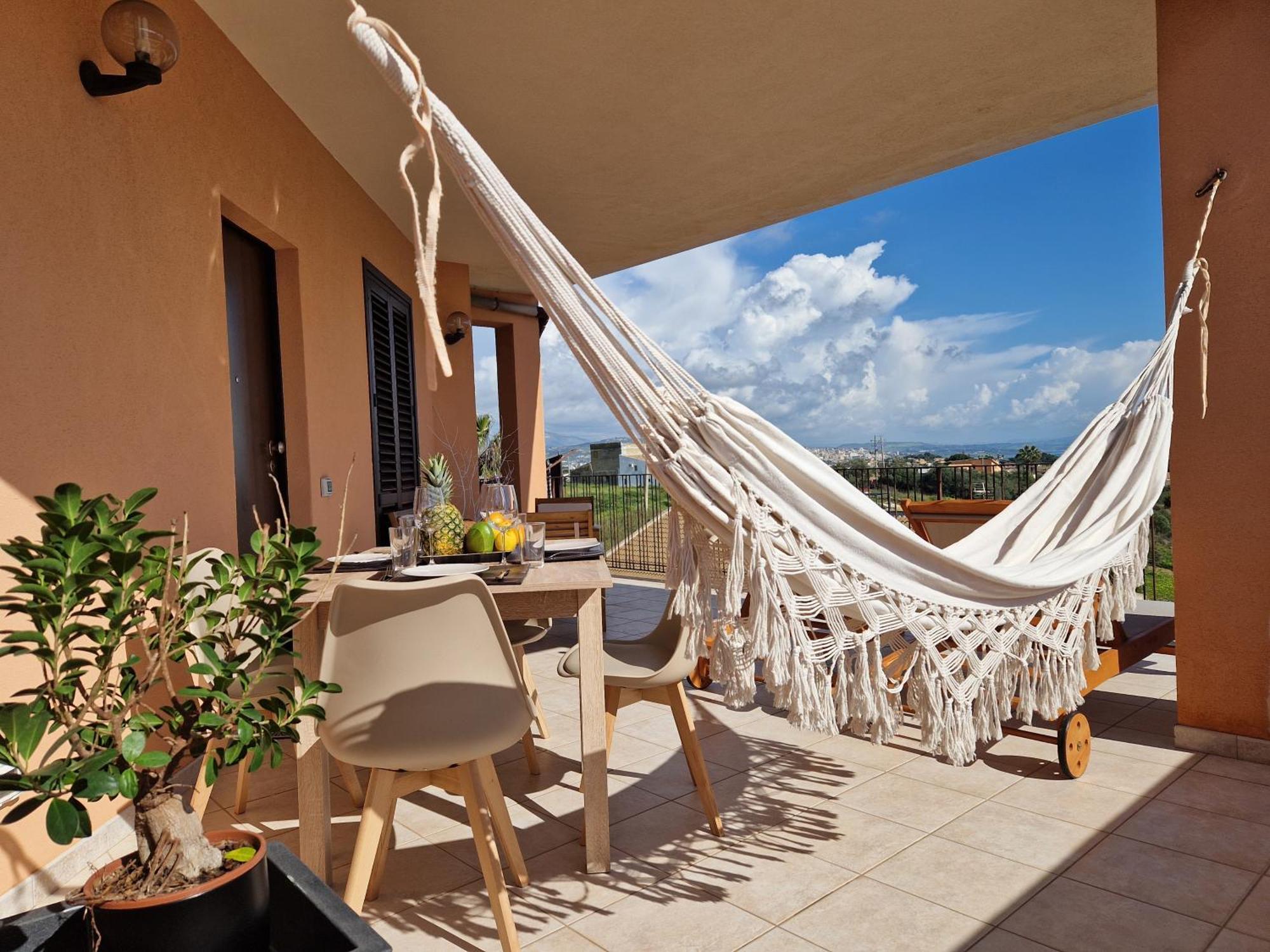 J M Villa Al Mare Con Veduta Spettacolare Шака Екстериор снимка